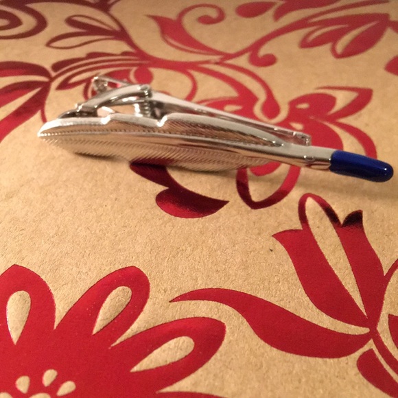 Feather Tie Clip - Silver Tone-2.5" long - Picture 2 of 2
